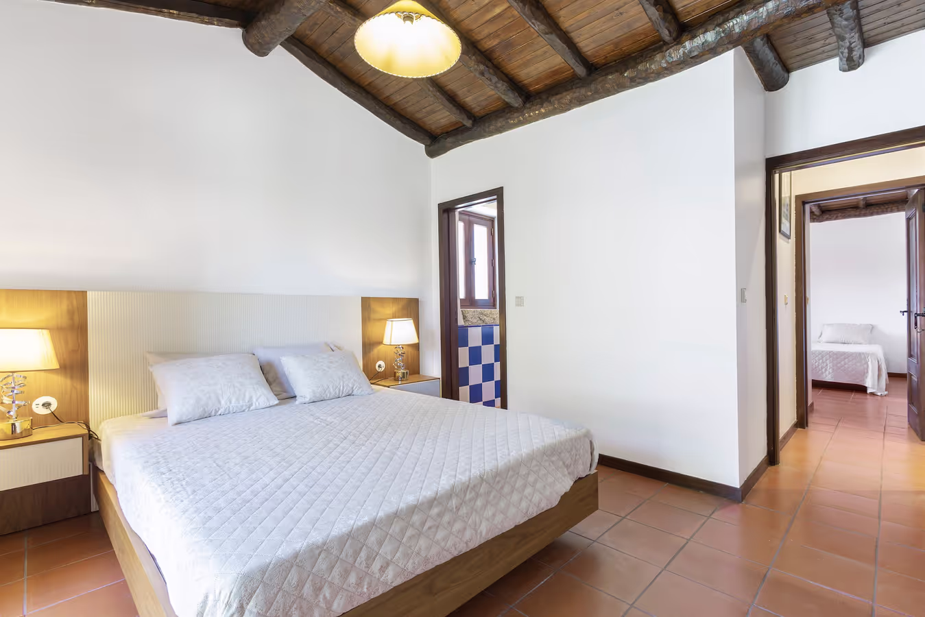 Quarto de casal com acesso ao jardim